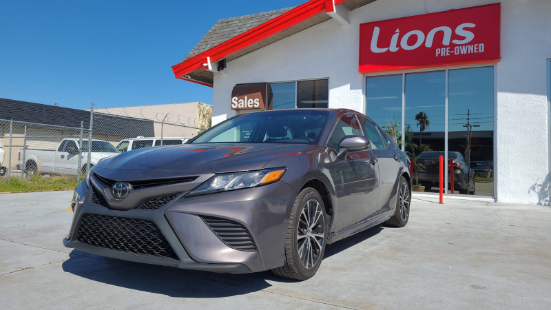 TOYOTA CAMRY SE SEDAN 4D