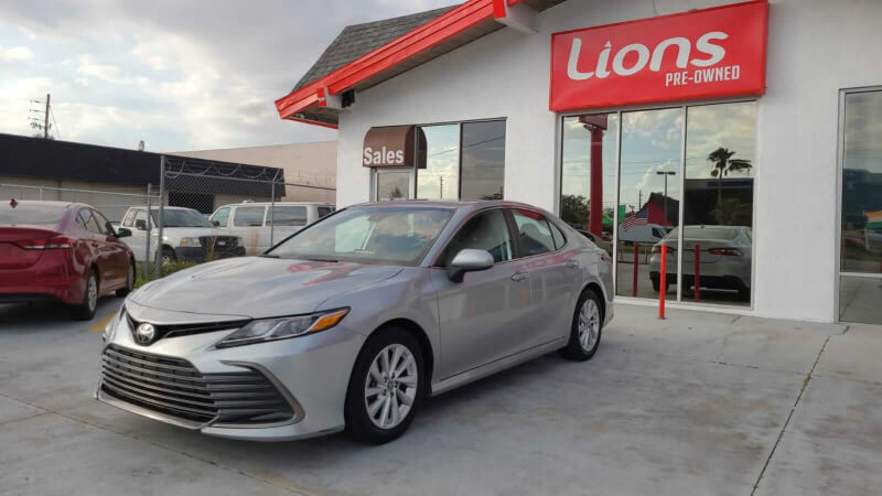 TOYOTA CAMRY LE SEDAN 4D